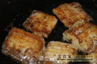 香酥炒带鱼的做法步骤：2
