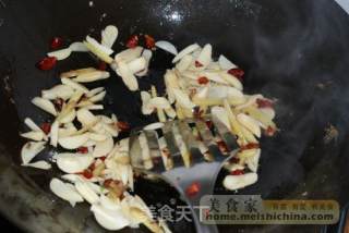 香酥炒带鱼的做法步骤：2