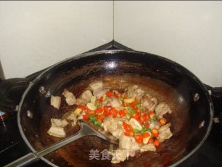 香干小炒肉的做法步骤：2