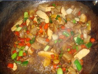 香干小炒肉的做法步骤：2