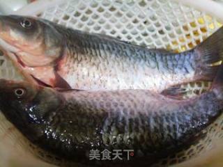 红烧鲫鱼的做法步骤：2