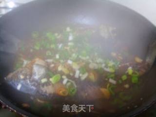 红烧鲫鱼的做法步骤：2
