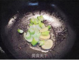 黑头鱼炖豆腐的做法步骤：2