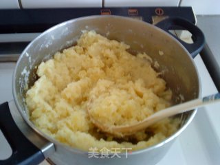 煎鲱鱼配土豆泥的做法步骤：2