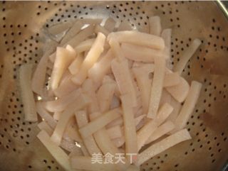 腊肉炒泡菜蘑芋的做法步骤：2