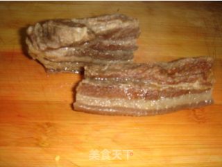 腊肉炒泡菜蘑芋的做法步骤：2