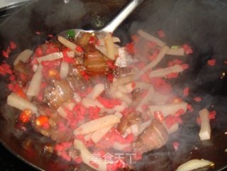 腊肉炒泡菜蘑芋的做法步骤：2