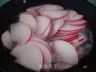 红萝卜牛肉饺的做法步骤：2