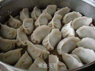 红萝卜牛肉饺的做法步骤：2