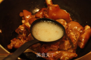 红烧猪蹄儿的做法步骤：2