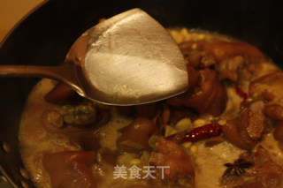 红烧猪蹄儿的做法步骤：2