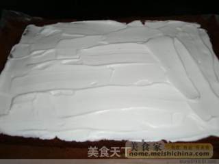 巧克力蛋糕卷的做法步骤：2