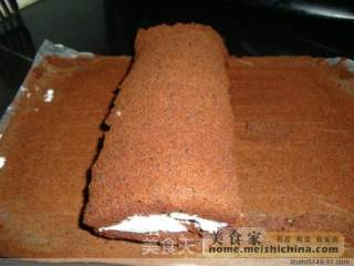 巧克力蛋糕卷的做法步骤：2