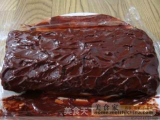 巧克力蛋糕卷的做法步骤：2