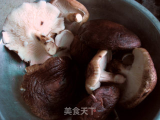 美味香菇卤鸡腿的做法步骤：2