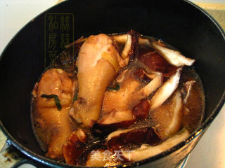 美味香菇卤鸡腿的做法步骤：2