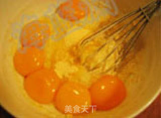 橙汁戚风蛋糕的做法步骤：2