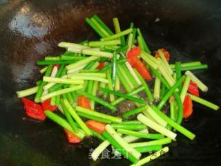 蒜苗小炒肉的做法步骤：2