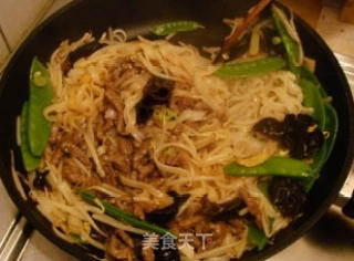 美味の炒牛河的做法步骤：2