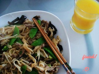 美味の炒牛河的做法步骤：2