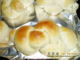 辫子面包的做法步骤：2
