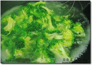 虾仁炒西兰花的做法步骤：2
