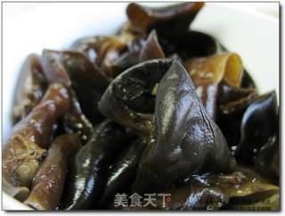 莴笋干炒木耳的做法步骤：2