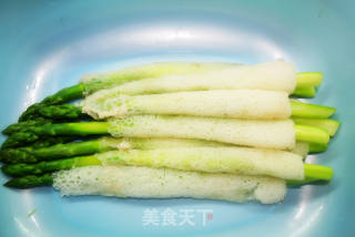 上汤竹荪扒芦笋的做法步骤：2
