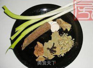 白激馍腊汁肉的做法步骤：2