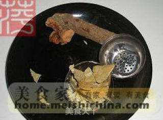 白激馍腊汁肉的做法步骤：2