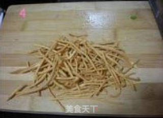 炒鸡蛋馓子的做法步骤：2