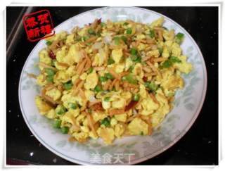 炒鸡蛋馓子的做法步骤：2