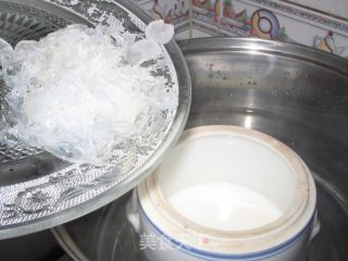 牛奶冰糖燉燕窩的做法步骤：2
