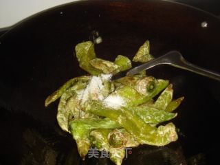 虎皮青椒的做法步骤：2