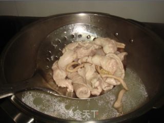 酸辣肥肠的做法步骤：2