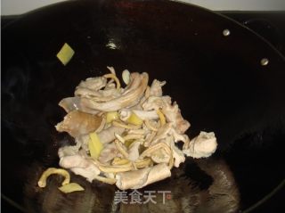 酸辣肥肠的做法步骤：2