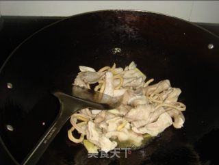 酸辣肥肠的做法步骤：2