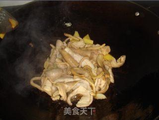 酸辣肥肠的做法步骤：2