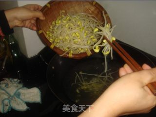 凉拌黄豆芽的做法步骤：2