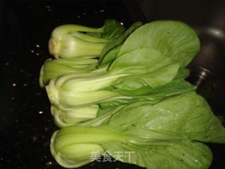 清炒香菇上海青的做法步骤：2