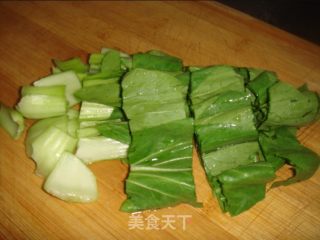 清炒香菇上海青的做法步骤：2