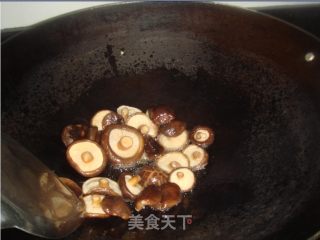 清炒香菇上海青的做法步骤：2