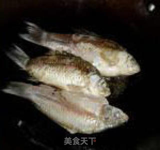 箩卜鲫鱼汤的做法步骤：2