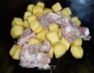 豆泡烧排骨的做法步骤：2