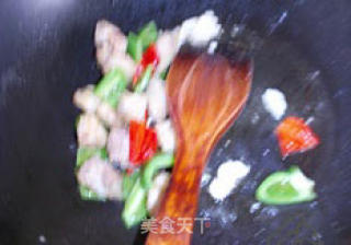 菠萝咕噜肉的做法步骤：2