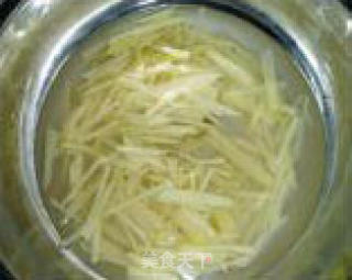 土豆丝炒肉的做法步骤：2