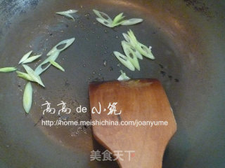 炒馒头丁的做法步骤：2