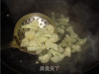 蚝油蒜茸花菜的做法步骤：2