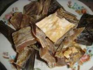五花肉烧腊鱼的做法步骤：2