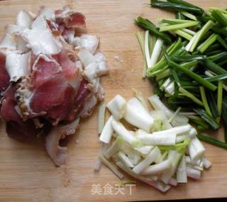 腊肉炒藠头的做法步骤：2